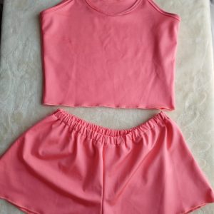Conjunto Pijama Satinado de Dos Piezas – Top de Tirantes y Short Rosa Coral Satinado